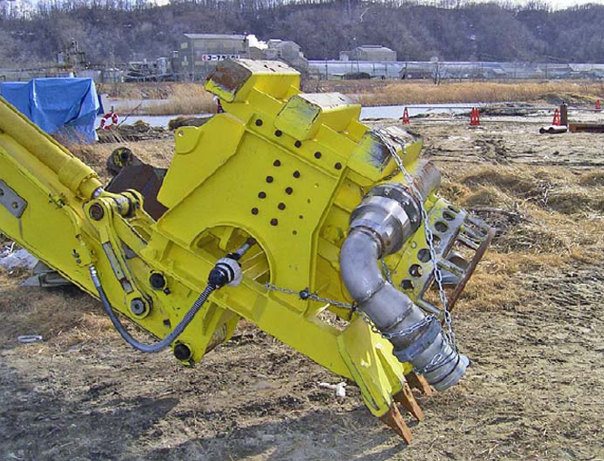 水陸両用バックホウによる災害復旧工事