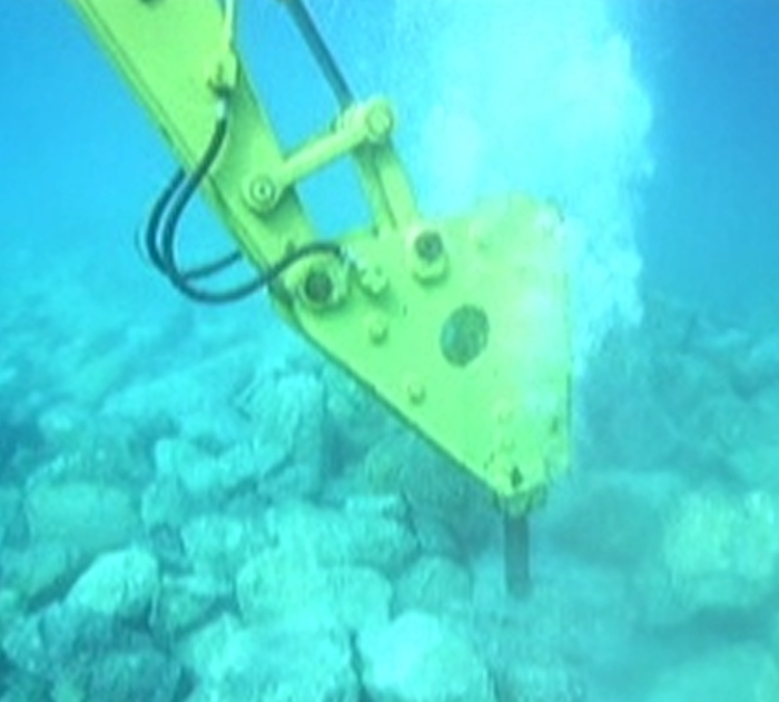 水中バックホウ